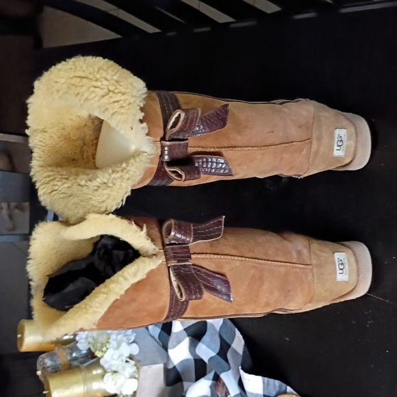 UGG GENEVIEVE BOWTRIMMED SUEDE BOOTS - Picture 11 of 16